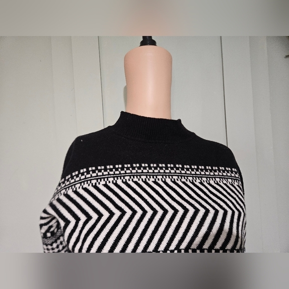 CYRUS Black & White Geometric Knit Mock Neck Sweater | Petite Small - Picture 8 of 14